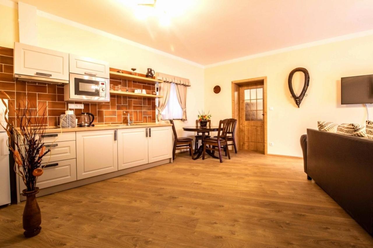 Residence Tvrz Skočice Zewnętrze zdjęcie