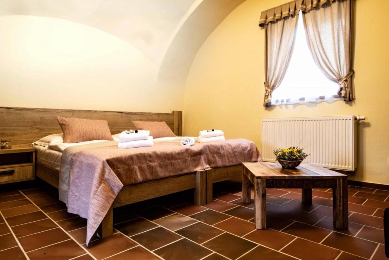 Residence Tvrz Skočice Zewnętrze zdjęcie