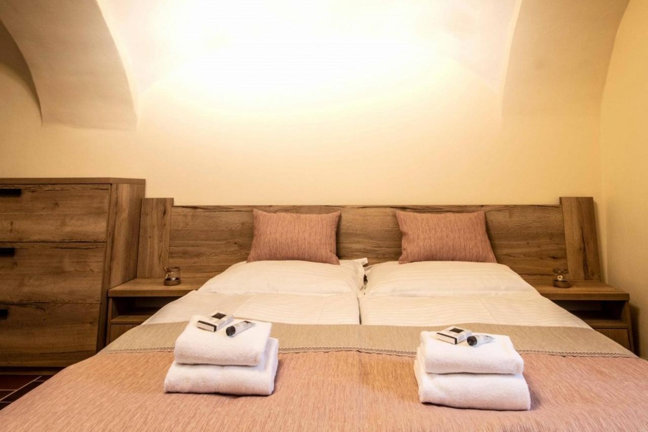 Residence Tvrz Skočice Zewnętrze zdjęcie