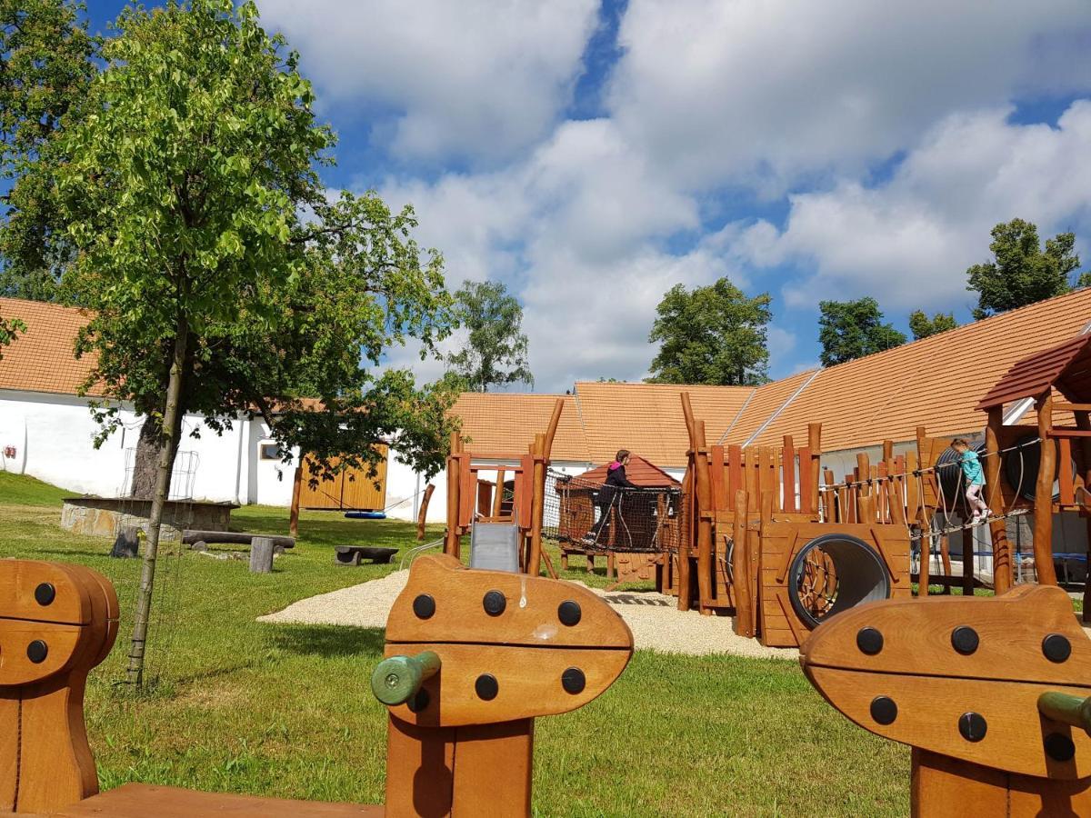 Residence Tvrz Skočice Zewnętrze zdjęcie