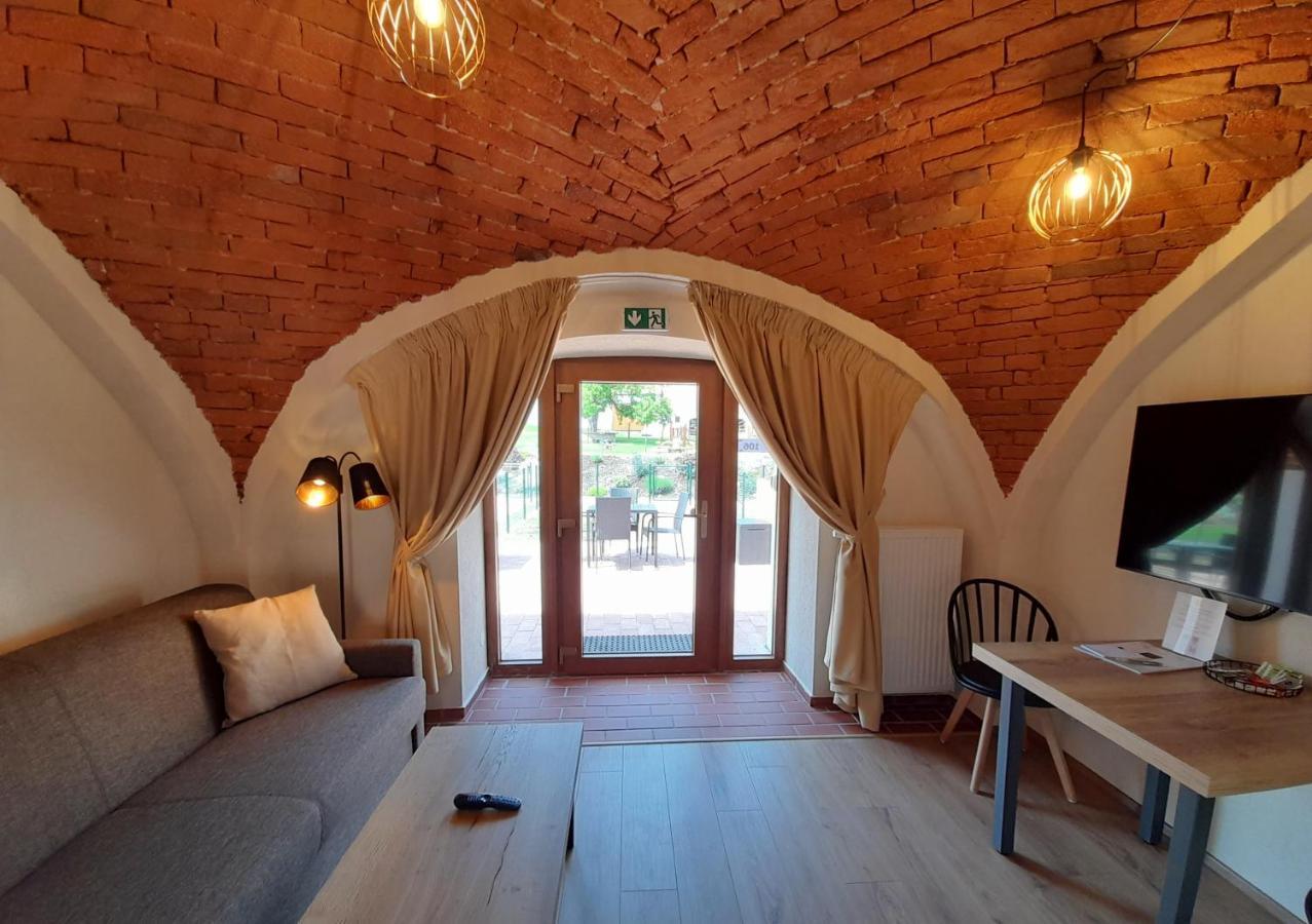 Residence Tvrz Skočice Zewnętrze zdjęcie