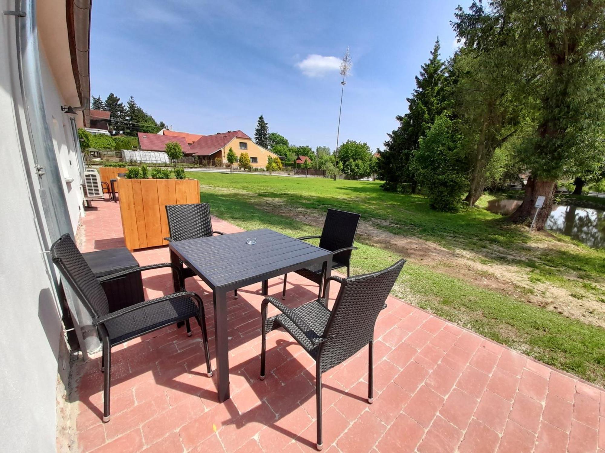 Residence Tvrz Skočice Zewnętrze zdjęcie