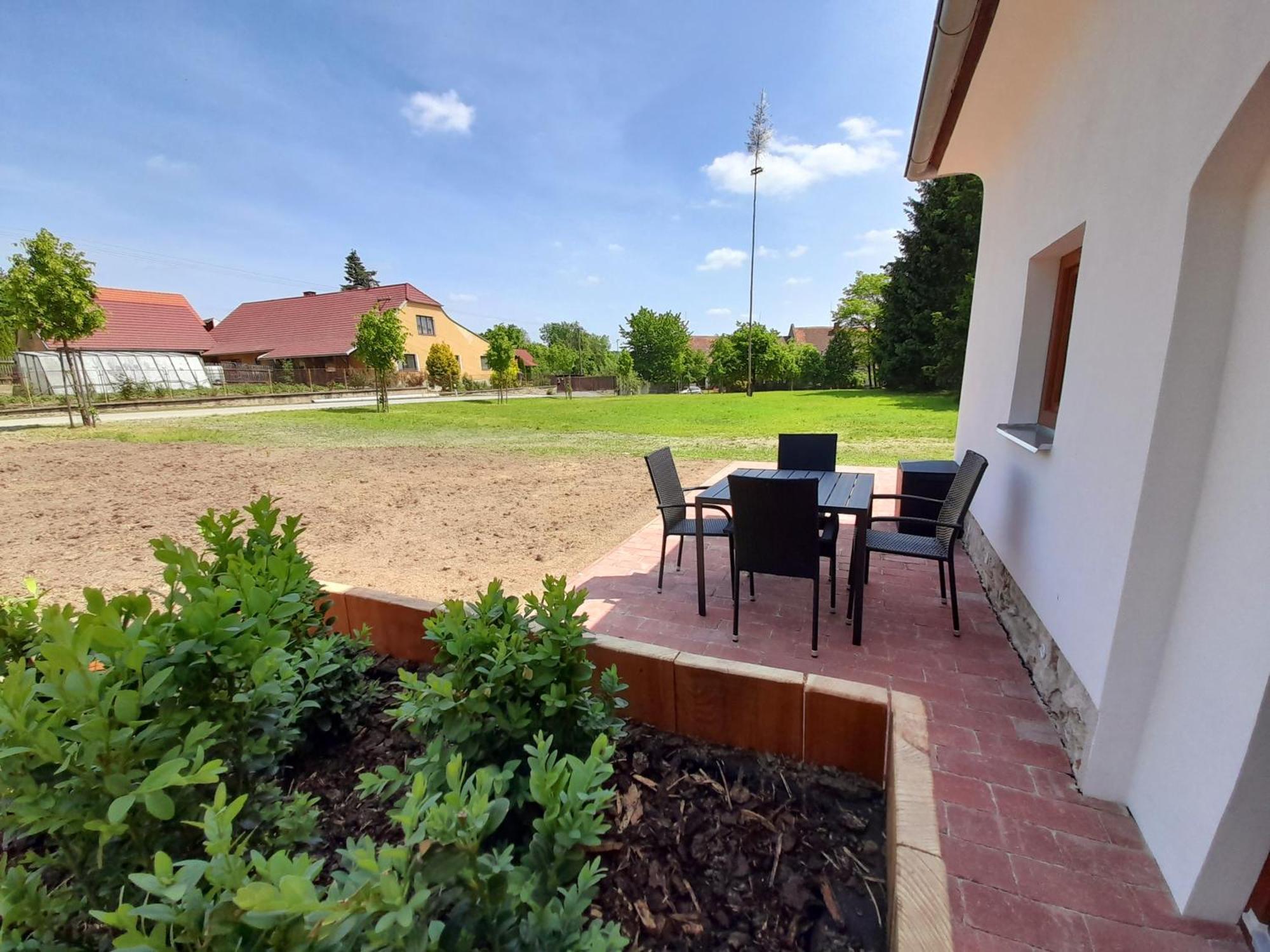 Residence Tvrz Skočice Zewnętrze zdjęcie