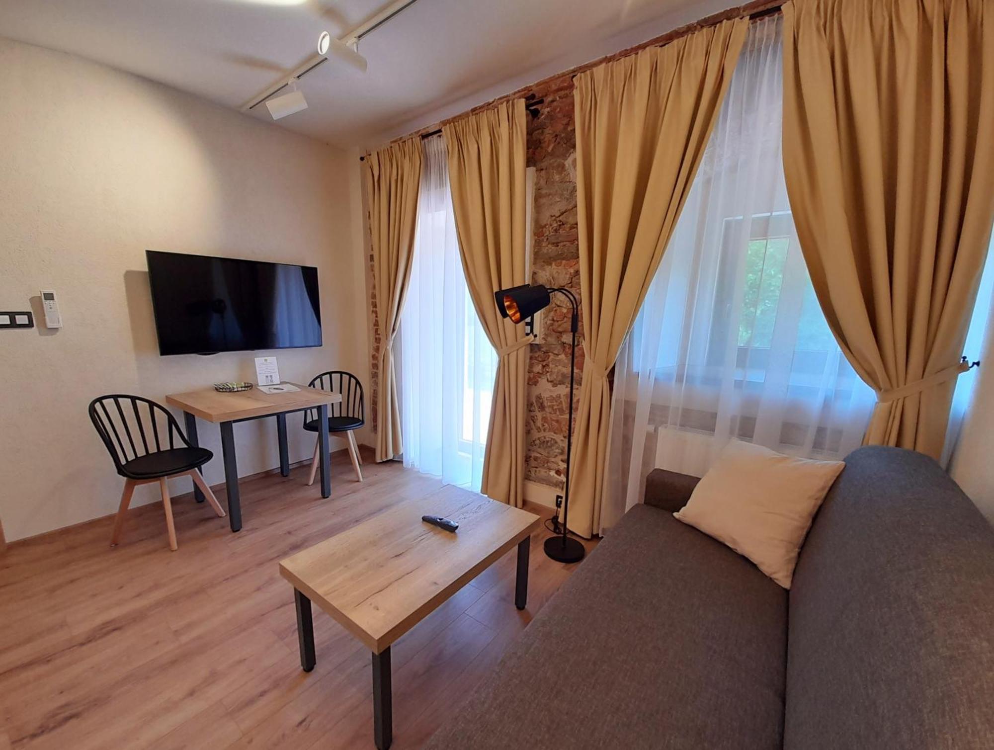 Residence Tvrz Skočice Zewnętrze zdjęcie
