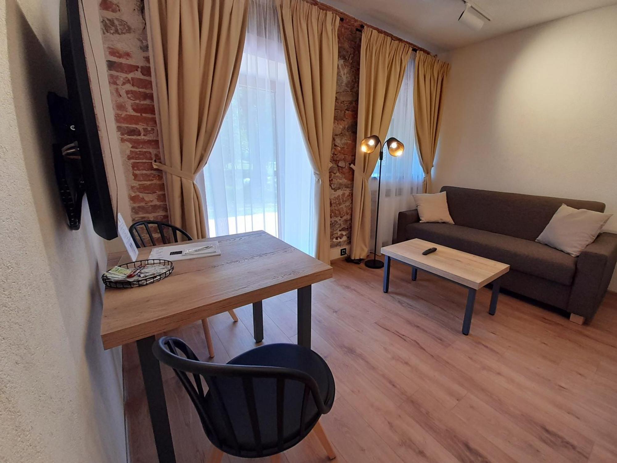 Residence Tvrz Skočice Zewnętrze zdjęcie