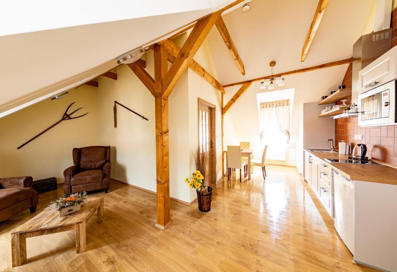 Residence Tvrz Skočice Zewnętrze zdjęcie
