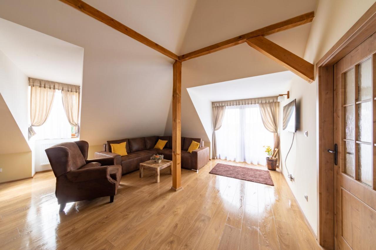 Residence Tvrz Skočice Zewnętrze zdjęcie