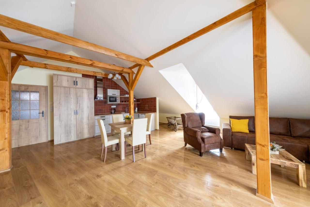 Residence Tvrz Skočice Zewnętrze zdjęcie