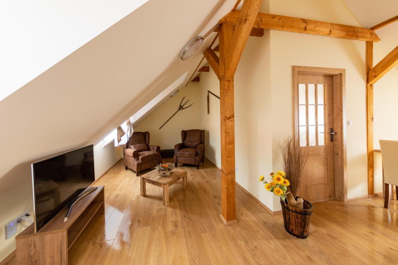 Residence Tvrz Skočice Zewnętrze zdjęcie