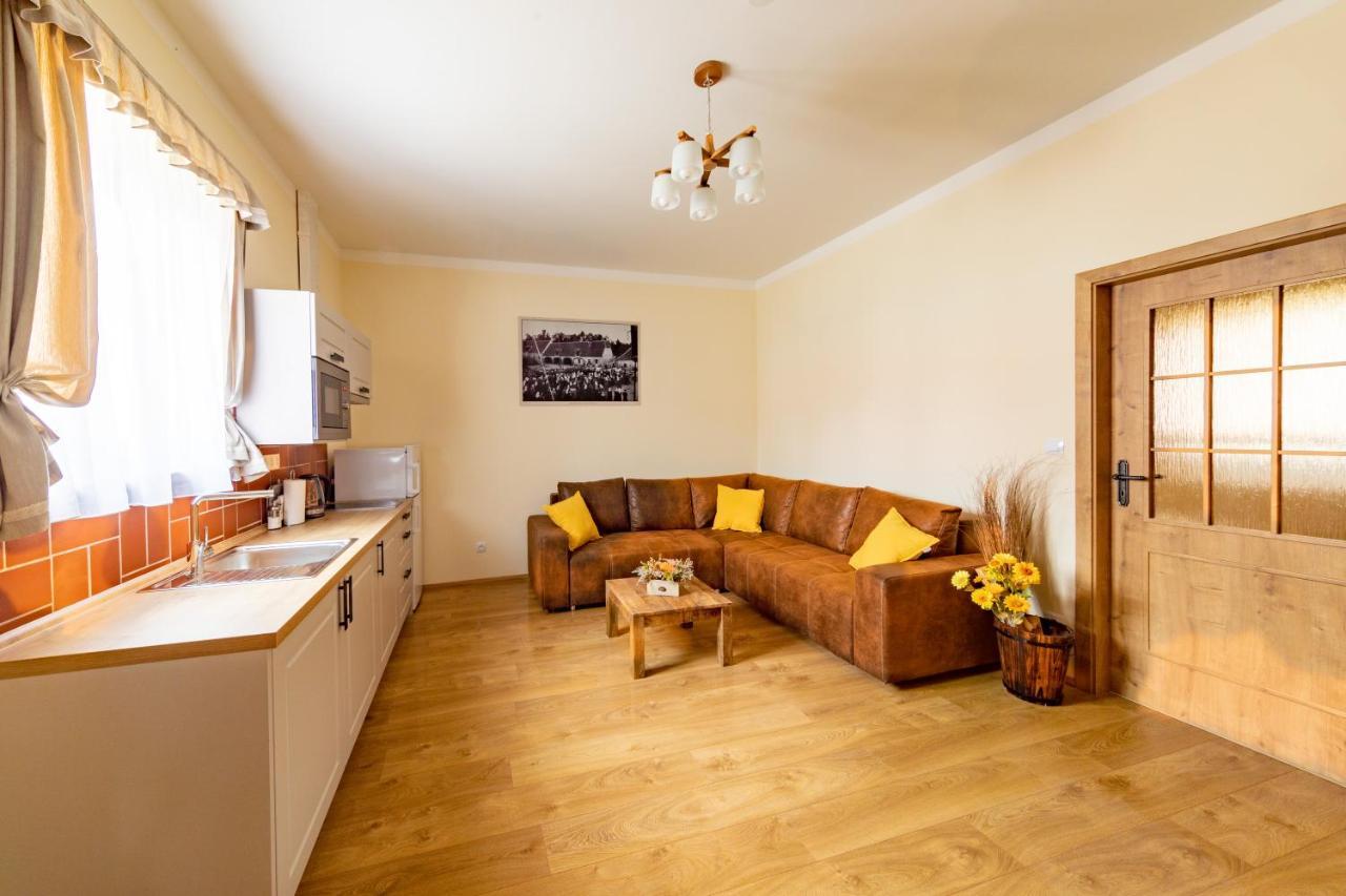 Residence Tvrz Skočice Zewnętrze zdjęcie
