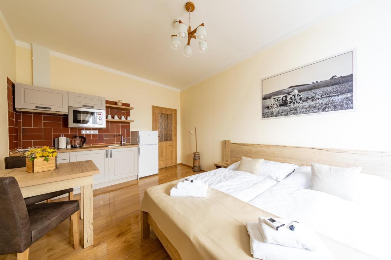 Residence Tvrz Skočice Zewnętrze zdjęcie